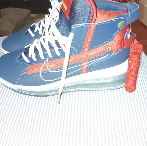 Shoes - Picture 2 of 6